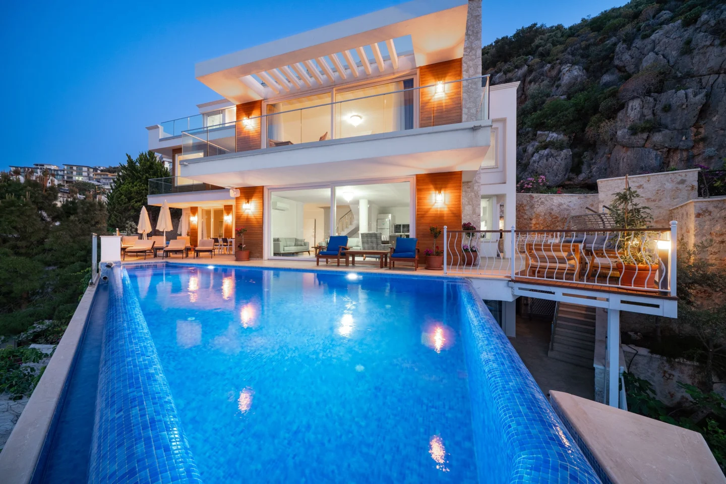 Villa çatı ve dış yapı görünümü